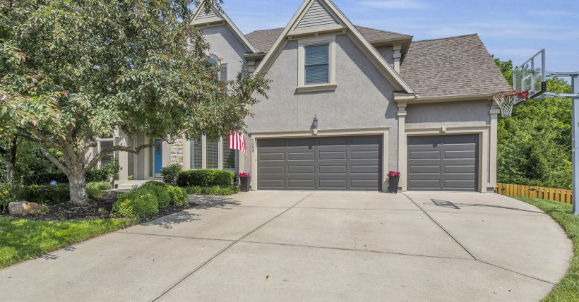 7208 Oakview Street, Shawnee, KS